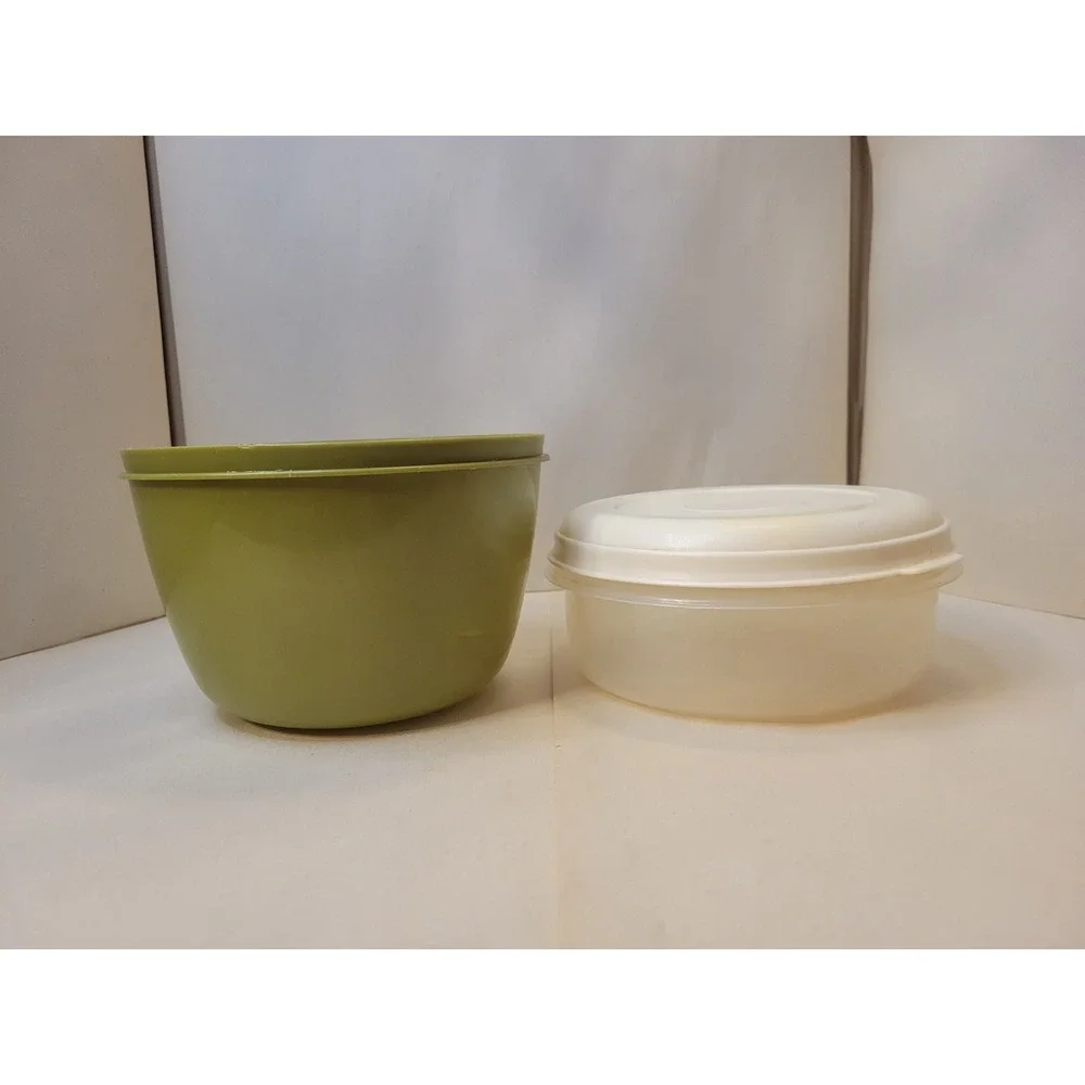 Vintage Rubbermaid 8 Cup Green Mixing Bowl & 1.5 Qt Servin Saver Container Set
